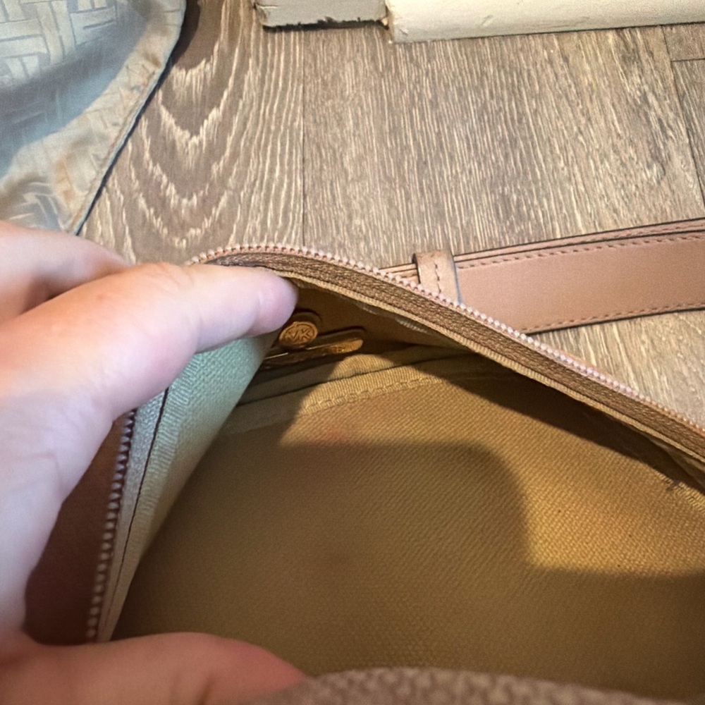 Michael Kors MK Monogram Blush Canvas Chain Flap Crossbody Bag - Picture 7 of 8